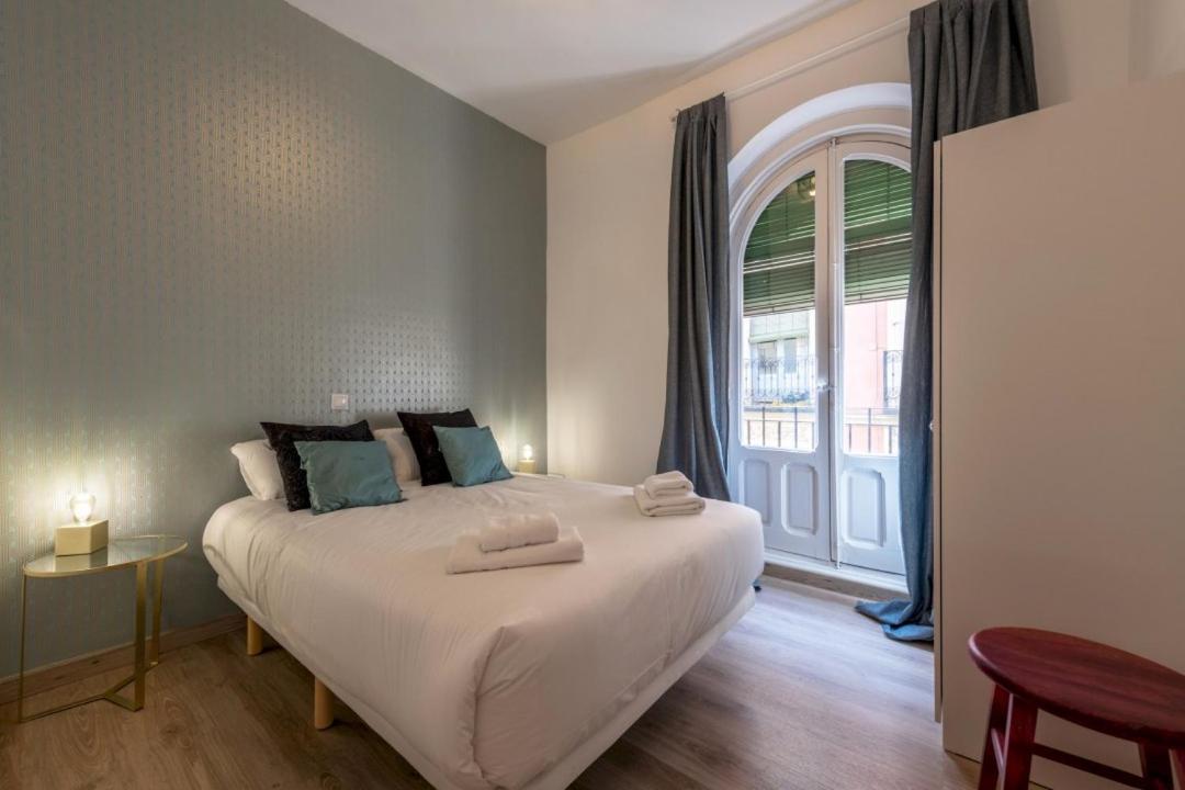 3 Bedrooms 1 Bathroom Furnished - Lavapies- Mintystay Madrid Eksteriør billede